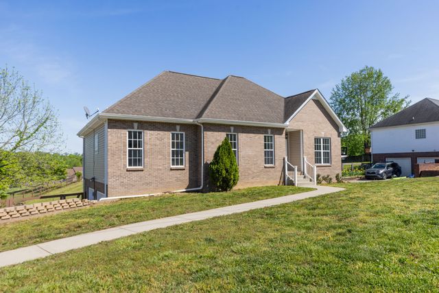 980 Ernest Stewart Dr, Clarksville, TN 37042