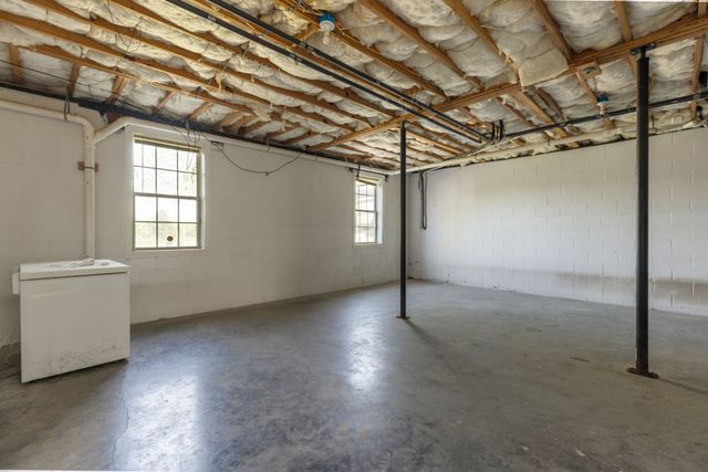 980 Ernest Stewart Dr, Clarksville, TN 37042