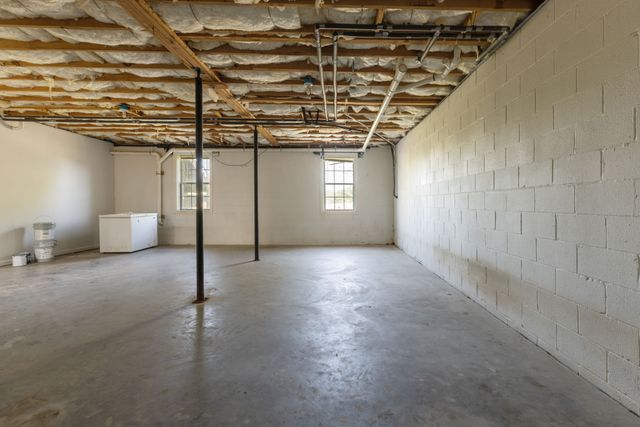 980 Ernest Stewart Dr, Clarksville, TN 37042