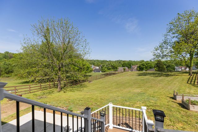 980 Ernest Stewart Dr, Clarksville, TN 37042