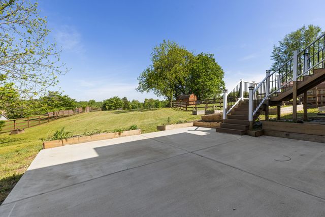 980 Ernest Stewart Dr, Clarksville, TN 37042