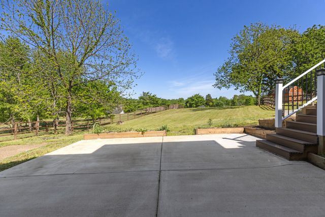 980 Ernest Stewart Dr, Clarksville, TN 37042