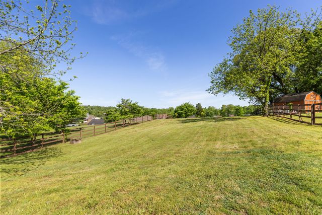 980 Ernest Stewart Dr, Clarksville, TN 37042