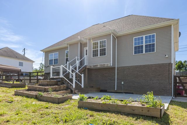 980 Ernest Stewart Dr, Clarksville, TN 37042