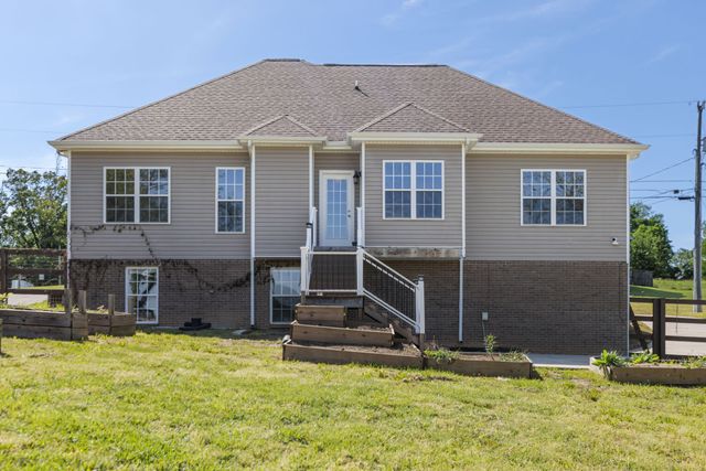 980 Ernest Stewart Dr, Clarksville, TN 37042