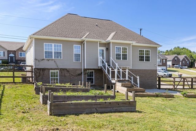 980 Ernest Stewart Dr, Clarksville, TN 37042