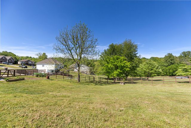 980 Ernest Stewart Dr, Clarksville, TN 37042