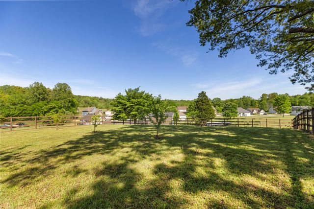 980 Ernest Stewart Dr, Clarksville, TN 37042