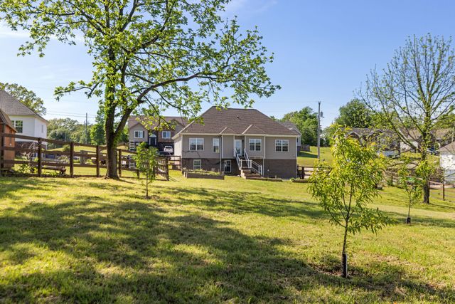 980 Ernest Stewart Dr, Clarksville, TN 37042