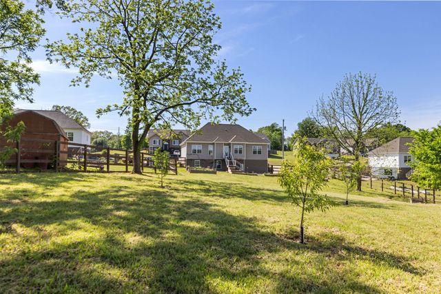 980 Ernest Stewart Dr, Clarksville, TN 37042