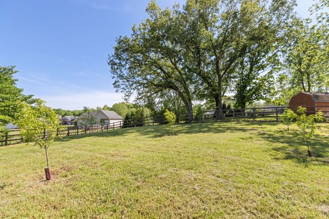 980 Ernest Stewart Dr, Clarksville, TN 37042