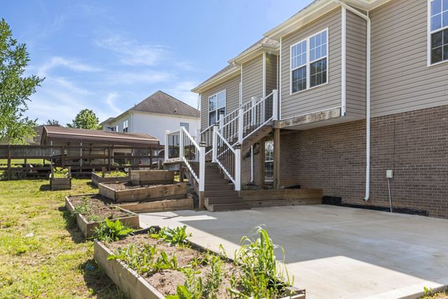 980 Ernest Stewart Dr, Clarksville, TN 37042