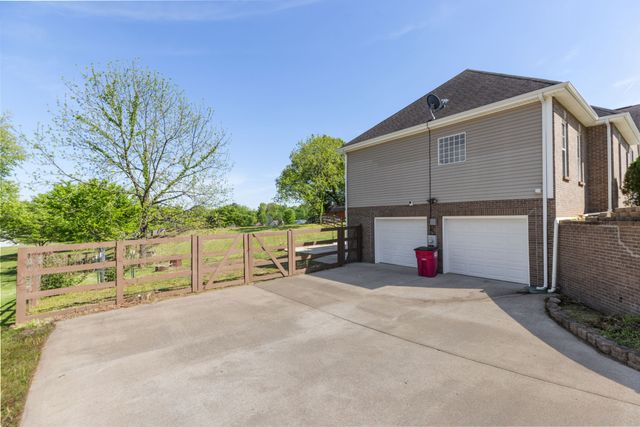 980 Ernest Stewart Dr, Clarksville, TN 37042