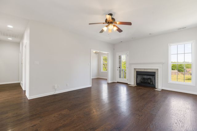 980 Ernest Stewart Dr, Clarksville, TN 37042