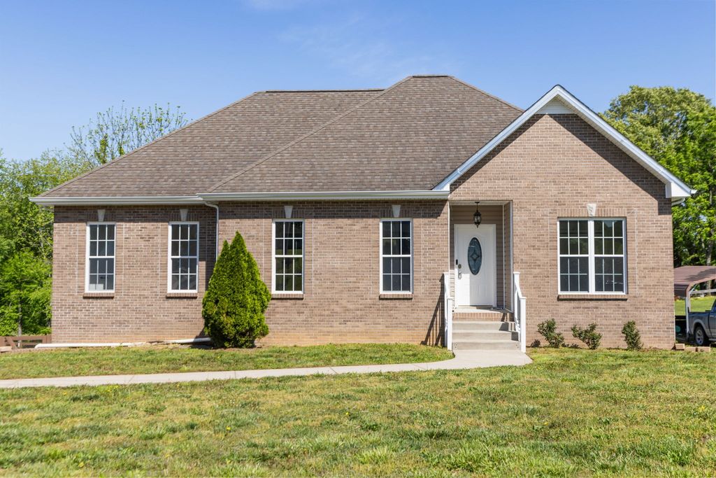 980 Ernest Stewart Dr, Clarksville, TN 37042