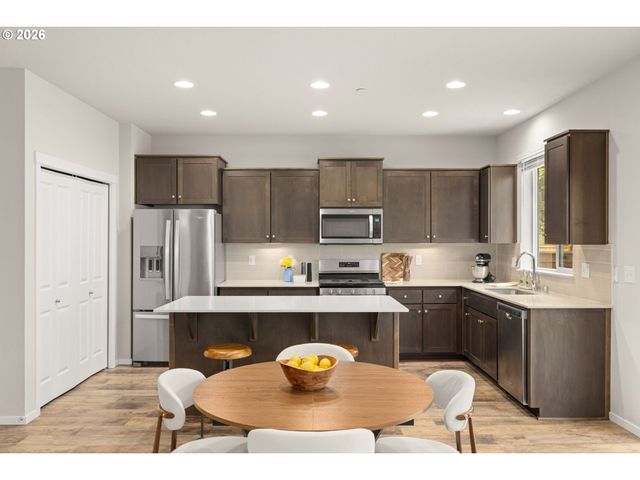 9354 N ALDER St, Camas, WA 98607