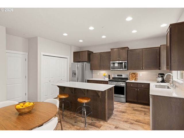 9354 N ALDER St, Camas, WA 98607