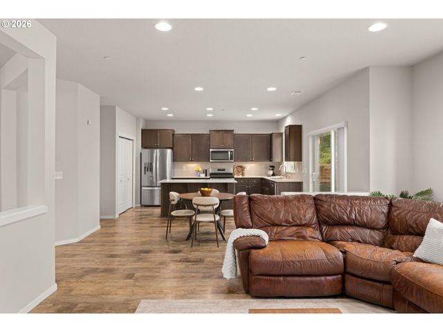 9354 N ALDER St, Camas, WA 98607