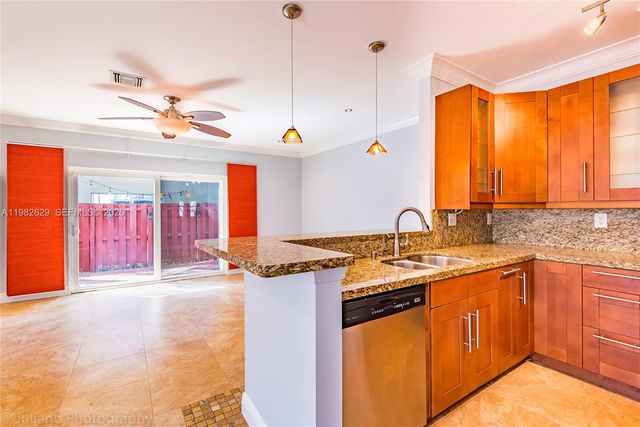 16061 Emerald Cove Rd 16061, Weston, FL 33331