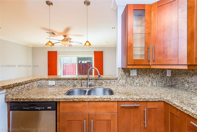 16061 Emerald Cove Rd 16061, Weston, FL 33331