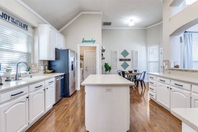 8678 Glen Hollow Drive, Fort Worth, TX 76179