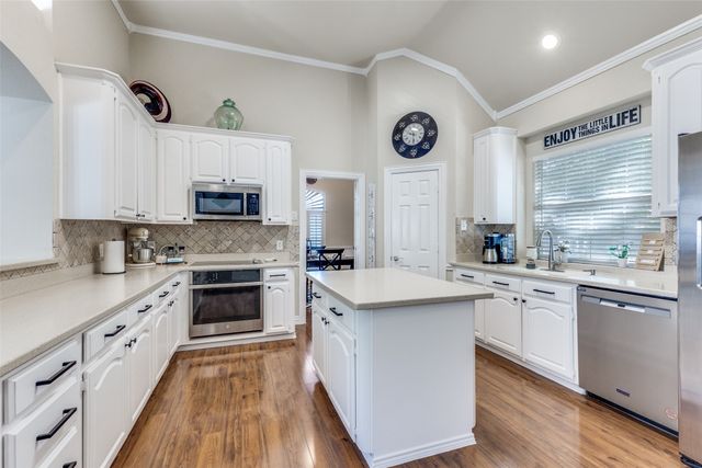 8678 Glen Hollow Drive, Fort Worth, TX 76179