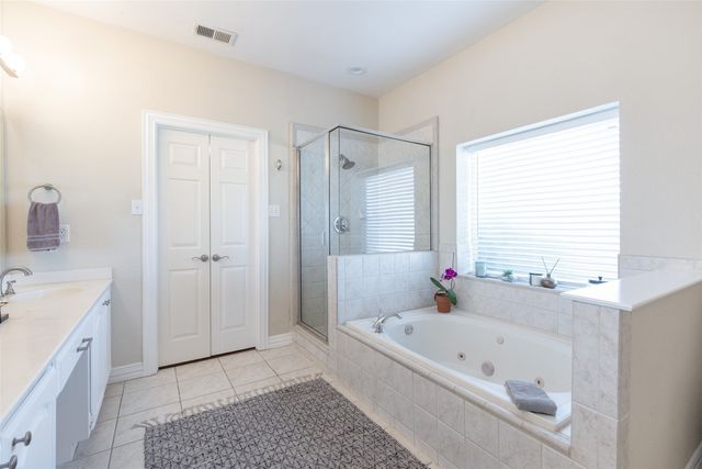 8678 Glen Hollow Drive, Fort Worth, TX 76179