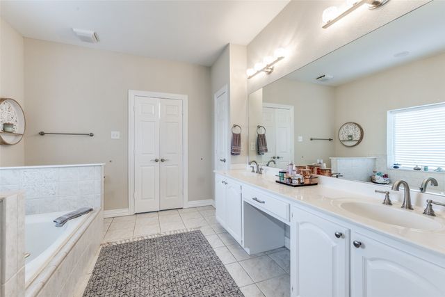 8678 Glen Hollow Drive, Fort Worth, TX 76179