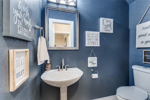 8678 Glen Hollow Drive, Fort Worth, TX 76179