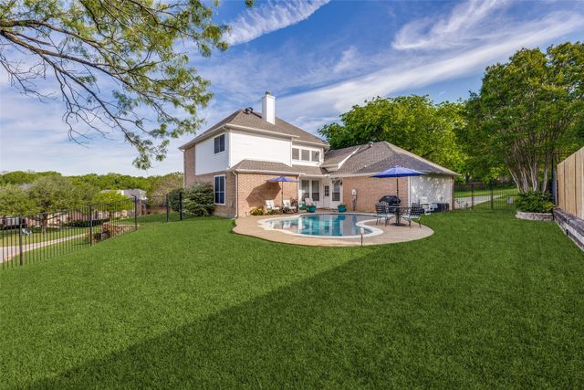 8678 Glen Hollow Drive, Fort Worth, TX 76179