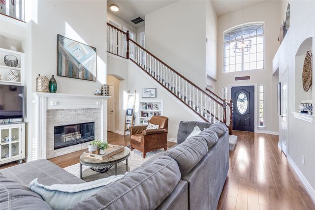 8678 Glen Hollow Drive, Fort Worth, TX 76179