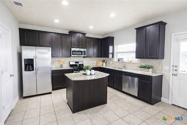 729 Community Drive, New Braunfels, TX 78132