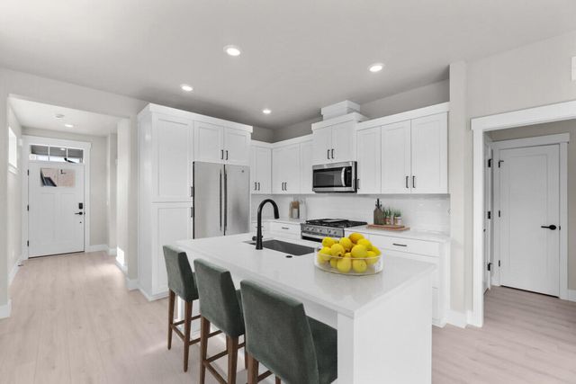21419 NE Hayloft Place, Bend, OR 97701