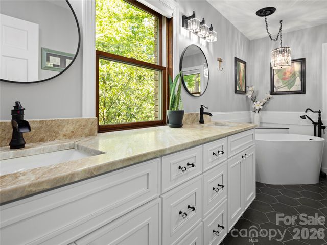 152 Eastmoor Drive, Asheville, NC 28805