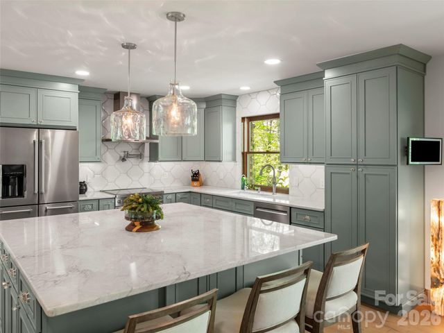 152 Eastmoor Drive, Asheville, NC 28805