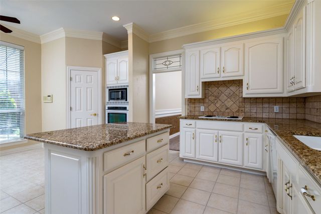 1910 Channing Park Drive, Arlington, TX 76013