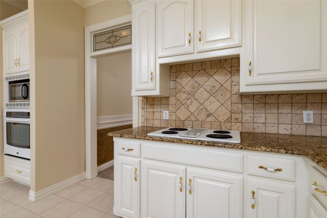 1910 Channing Park Drive, Arlington, TX 76013