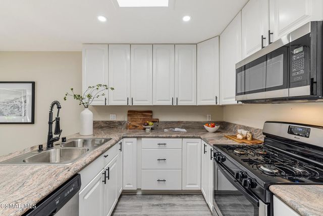 1137 Bright Glen Circle, Westlake Village, CA 91361