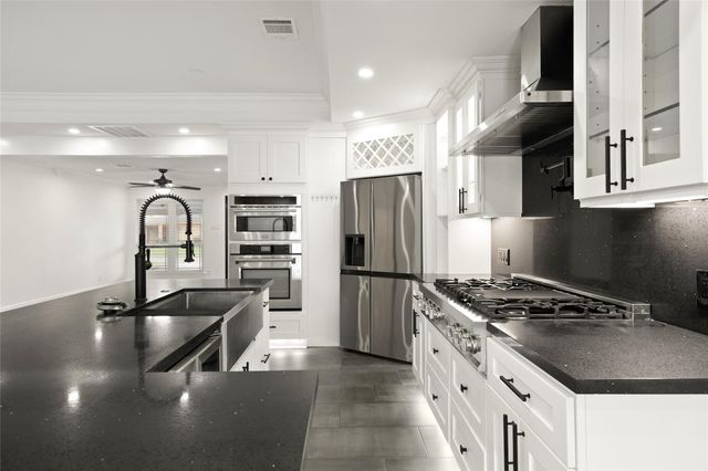 10322 Southport Drive, Houston, TX 77089