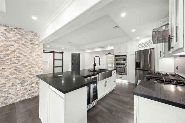 10322 Southport Drive, Houston, TX 77089