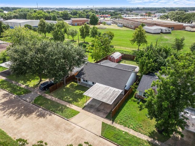 10322 Southport Drive, Houston, TX 77089