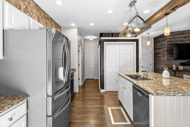 5926 Regency Drive, Columbus, IN 47203