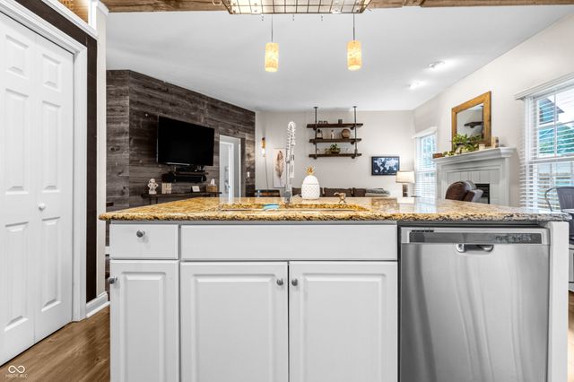 5926 Regency Drive, Columbus, IN 47203