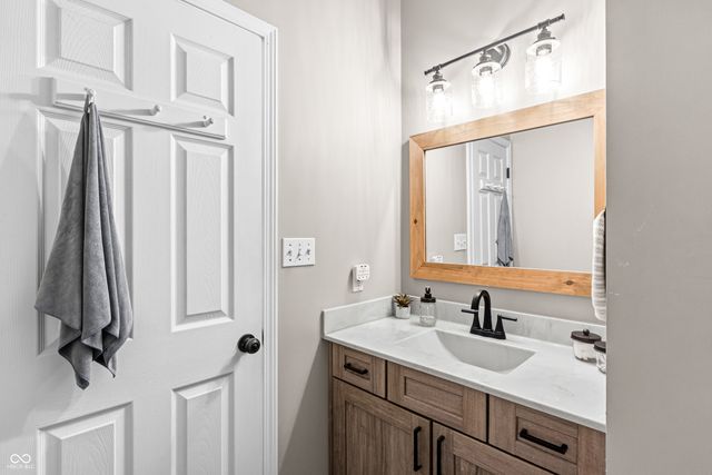 5926 Regency Drive, Columbus, IN 47203