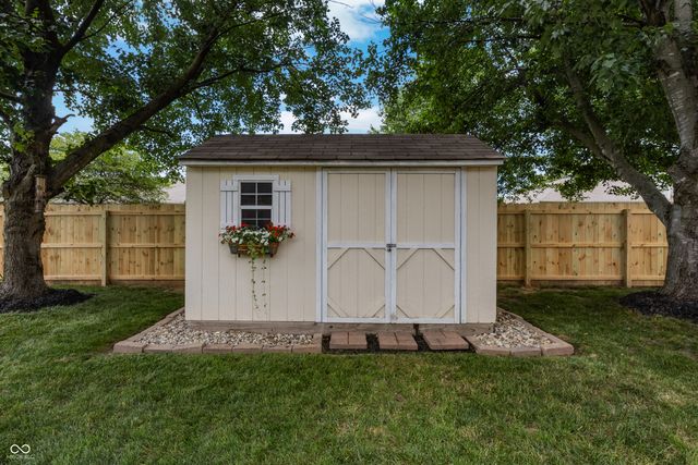 5926 Regency Drive, Columbus, IN 47203