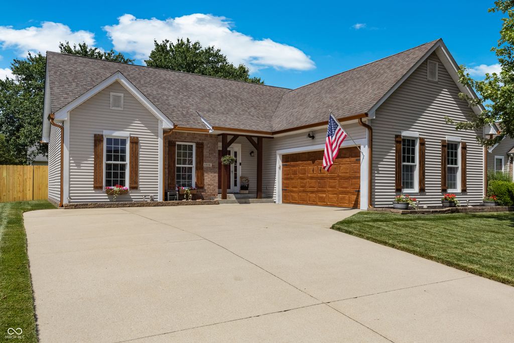 5926 Regency Drive, Columbus, IN 47203
