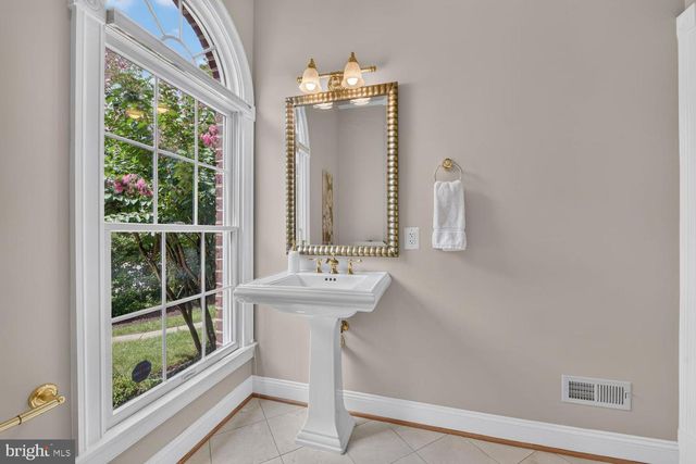 8263 TRAILWOOD CT, Vienna, VA 22182