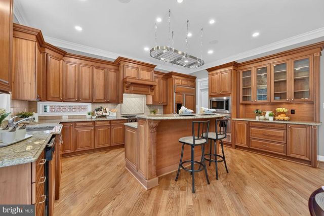 8263 TRAILWOOD CT, Vienna, VA 22182