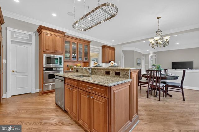 8263 TRAILWOOD CT, Vienna, VA 22182