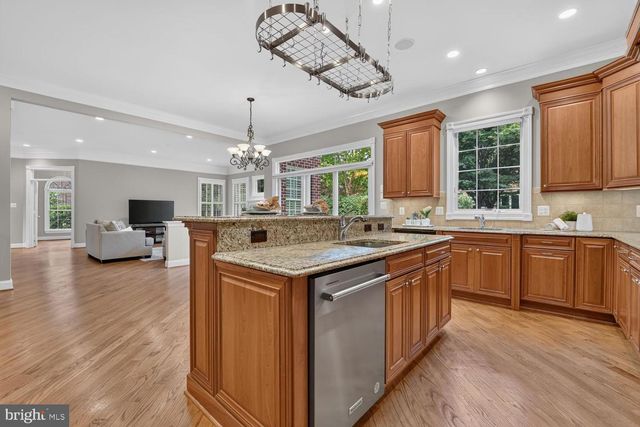 8263 TRAILWOOD CT, Vienna, VA 22182